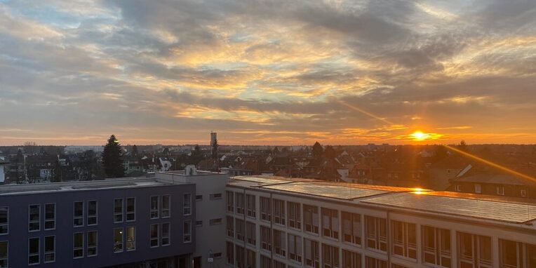 Rathaus Neu-Isenburg bei Sonnenuntergang